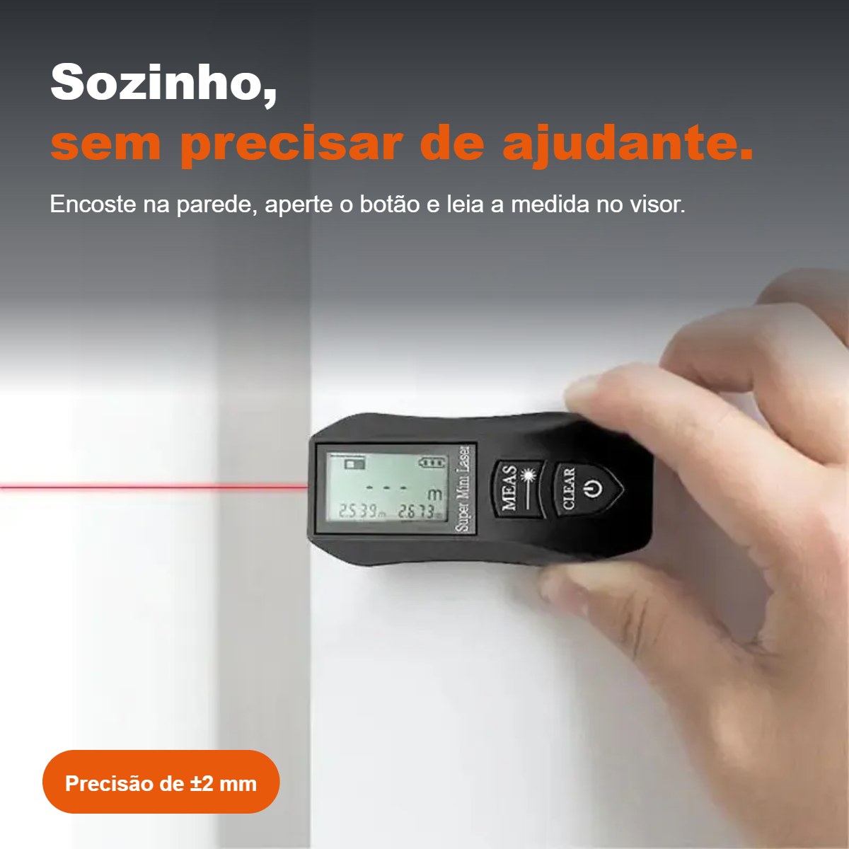 Trena a laser digital medindo parede
